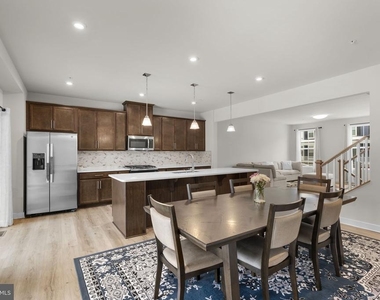10706 Larkswood Street - Photo Thumbnail 8