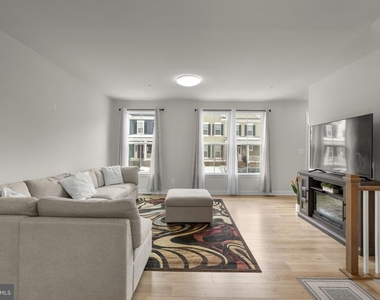 10706 Larkswood Street - Photo Thumbnail 4