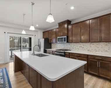 10706 Larkswood Street - Photo Thumbnail 10