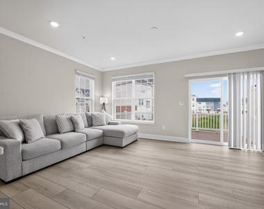 1808 Parham Way - Photo Thumbnail 5