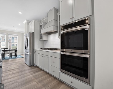 1808 Parham Way - Photo Thumbnail 10