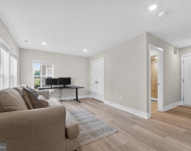 1808 Parham Way - Photo Thumbnail 3
