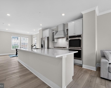 1808 Parham Way - Photo Thumbnail 8