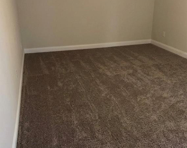 102 Digby Court - Photo Thumbnail 10