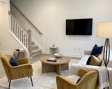 119 N Franklin Street - Photo Thumbnail 4