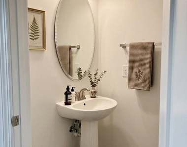 119 N Franklin Street - Photo Thumbnail 7