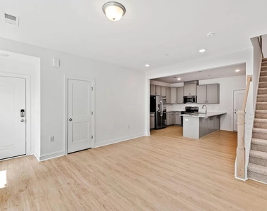 119 N Franklin Street - Photo Thumbnail 2