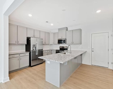 119 N Franklin Street - Photo Thumbnail 5