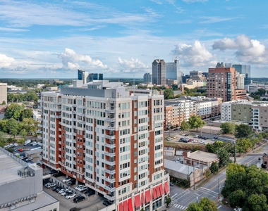 400 W North Street - Photo Thumbnail 1