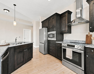 400 W North Street - Photo Thumbnail 42