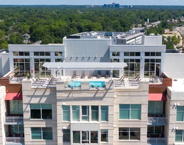 400 W North Street - Photo Thumbnail 3