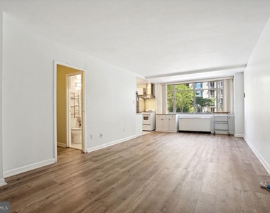940 25th Street Nw - Photo Thumbnail 2