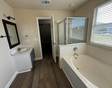 1608 Anise Dr - Photo Thumbnail 9