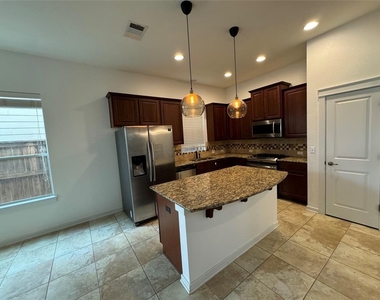 1925 Zach Scott St - Photo Thumbnail 4