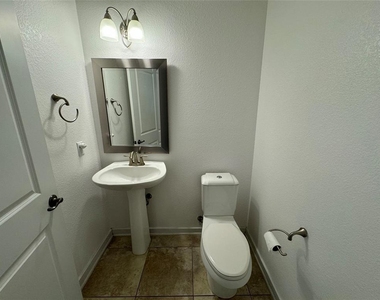 1925 Zach Scott St - Photo Thumbnail 6