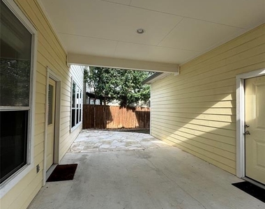 1925 Zach Scott St - Photo Thumbnail 21