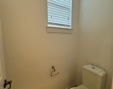 1925 Zach Scott St - Photo Thumbnail 18