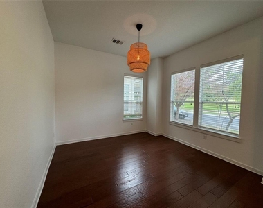 1925 Zach Scott St - Photo Thumbnail 2