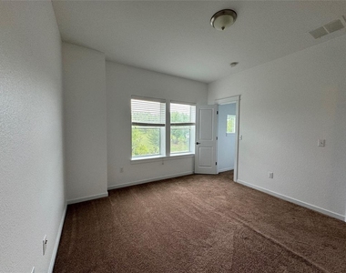 1925 Zach Scott St - Photo Thumbnail 10