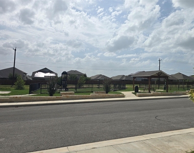 7520 Magnolia Village Vlg - Photo Thumbnail 8