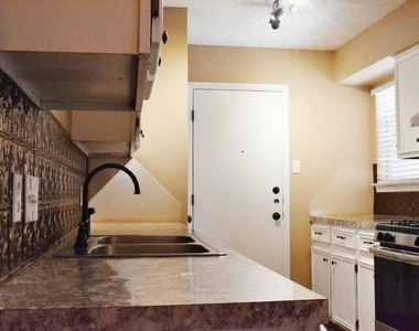 1801 Mearns Meadow Blvd - Photo Thumbnail 9