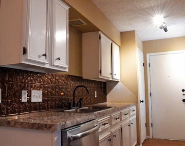 1801 Mearns Meadow Blvd - Photo Thumbnail 7
