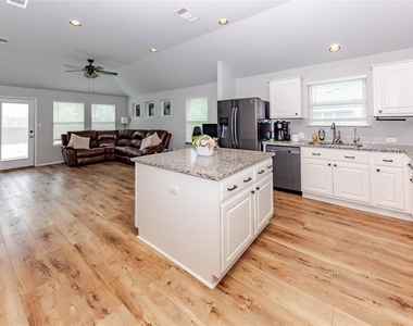 303 Schuyerville Dr - Photo Thumbnail 5