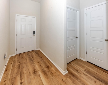 303 Schuyerville Dr - Photo Thumbnail 14