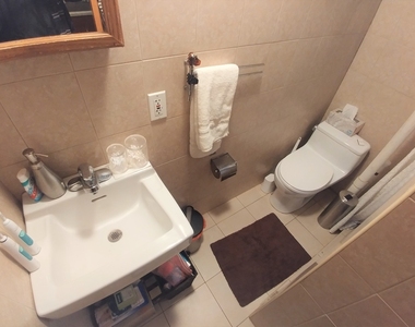 146 East Broadway - Photo Thumbnail 6