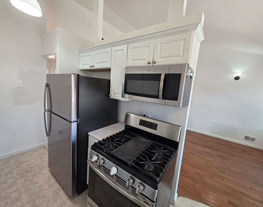 32 Joseph Lane - Photo Thumbnail 2