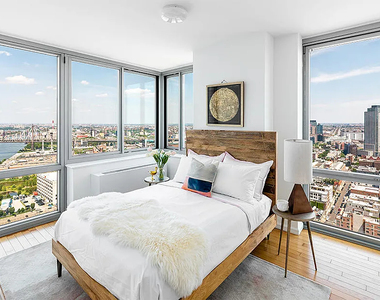 4615 Center Boulevard  - Photo Thumbnail 2