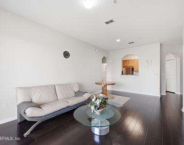 7801 Point Meadows Drive - Photo Thumbnail 5