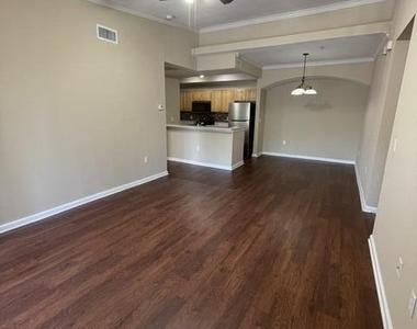 10075 Gate Parkway - Photo Thumbnail 10