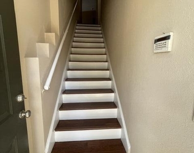 10075 Gate Parkway - Photo Thumbnail 4