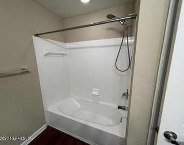 10075 Gate Parkway - Photo Thumbnail 17