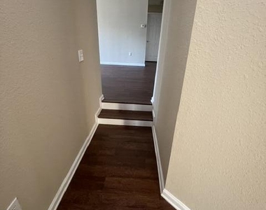 10075 Gate Parkway - Photo Thumbnail 8