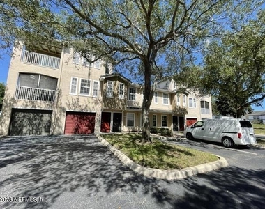 10075 Gate Parkway - Photo Thumbnail 2