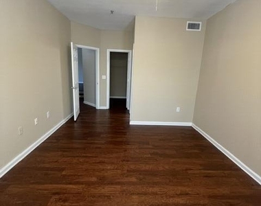 10075 Gate Parkway - Photo Thumbnail 7