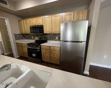 10075 Gate Parkway - Photo Thumbnail 11