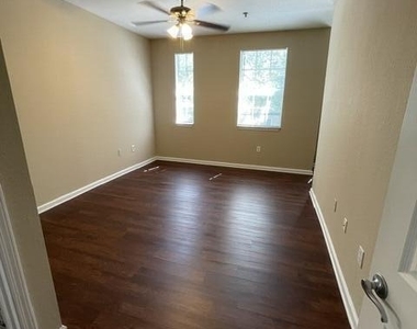 10075 Gate Parkway - Photo Thumbnail 6