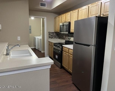 10075 Gate Parkway - Photo Thumbnail 13