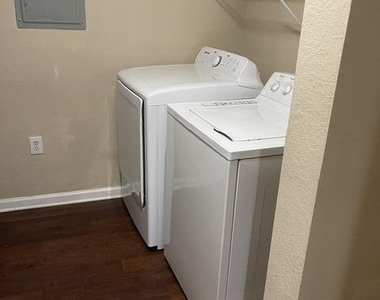 10075 Gate Parkway - Photo Thumbnail 9