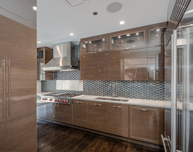 270 E Pearson Street - Photo Thumbnail 5