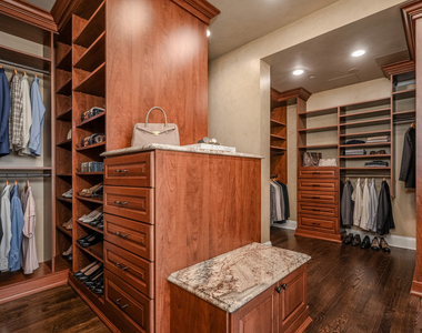 270 E Pearson Street - Photo Thumbnail 12