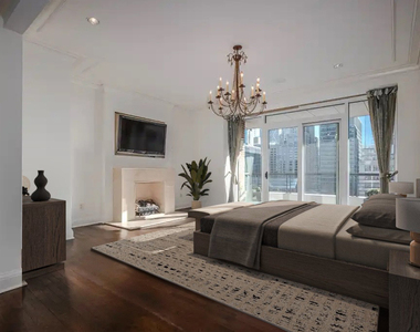 270 E Pearson Street - Photo Thumbnail 10