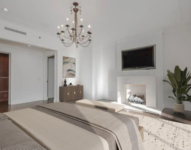 270 E Pearson Street - Photo Thumbnail 9