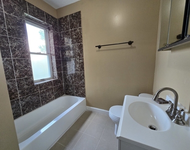 834 N Christiana Avenue - Photo Thumbnail 11