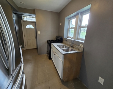 834 N Christiana Avenue - Photo Thumbnail 15