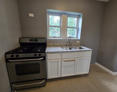 834 N Christiana Avenue - Photo Thumbnail 14