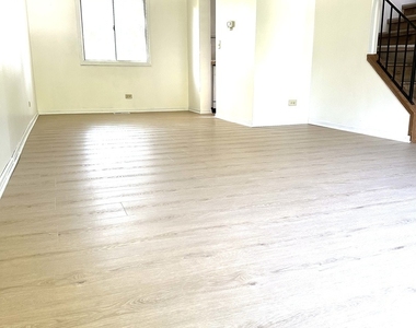 2303 Woodview Lane - Photo Thumbnail 14
